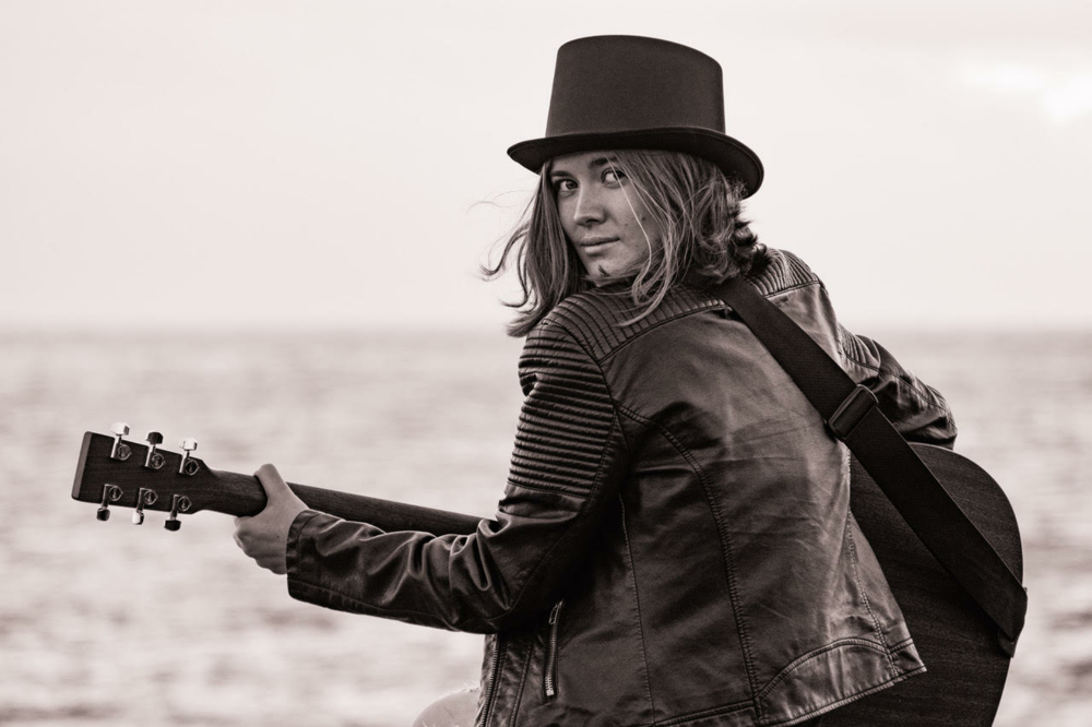 Die Singer-Songwriterin Luna Keller. Luna Keller