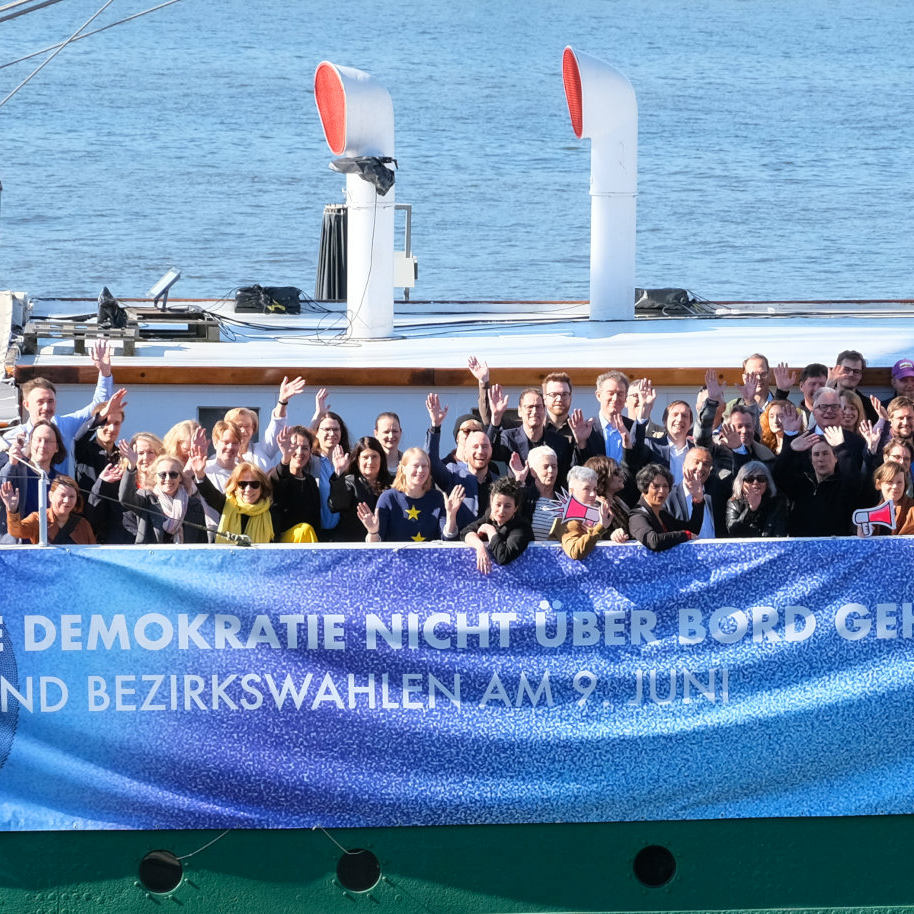 Go Vote – Gruppenbild auf der Rickmer Rickmers Go Vote – Gruppenbild auf der Rickmer Rickmers