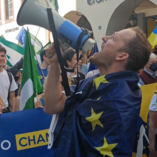 Demonstration in Straßburg – Mikrofon