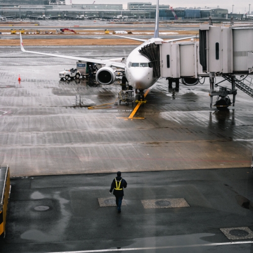Augleichsanspruch bei vorweggenommener Beförderungsverweigerung - Fluggast muss für Ausgleichsanspruch nicht zur Abfertigung erscheinen