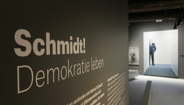 Themenführung: Helmut Schmidt und Europa - Ausstellung "Schmidt! Demokratie leben" (Wahlweise in einfacher Sprache).